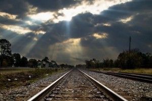 Під колесами поїзда загинув хлопець, який заснув на колії