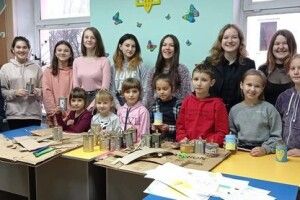 Волинські школярі виготовляли окопні свічки для військових (Фото)