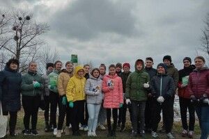 На Волині восьмикласники поспостерігали за птаством у ранковому небі, а також поприбирали за свинотою на берегах Стоходу (Фото)