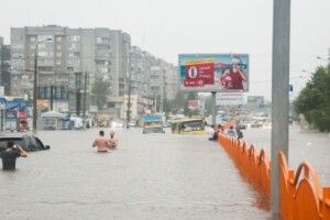 У Луцьку дослідять, чому періодично підтоплює деякі частини міста