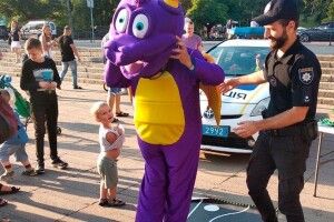 Патрульні долучились до відзначення дня молоді (Фото)