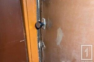 Замотував у ганчірки: українець кілька років ховав у квартирі мертву сестру