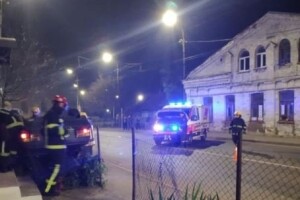 У Луцьку Audi врізалась в паркан і перекинулась (Відео)