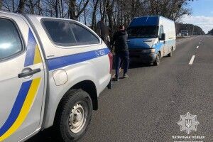 Волинські патрульні допомогли водієві