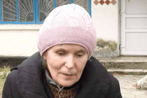 На Волині переселенка та її старенька матір бояться, що їх видворять із села