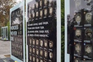 Відкрили стелу з іменами загиблих на Донбасі бійців та Хрест на місці формування перших добробатів 