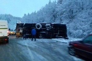 Під Львовом аварія з фурою: рух зупинено