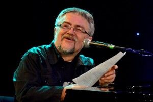 Почесний громадянин Володимира вирішив віддати свою премію волонтерам