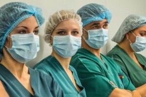 Білорусь догралася із нехтуванням загрози коронавірусу: сотні хворих лише серед лікарів – країна благає про допомогу ЄС