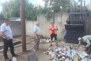 Громада на Волині придбала сучасний прес для ПЕТ-пляшок
