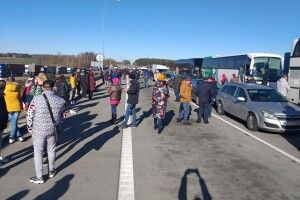 За ніч в Україну через «Дорогуськ-Ягодин» заїхало 26 автобусів з нашими громадянами