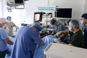 На Волині лікарі врятували 64-річну пацієнтку, яка не могла самостійно їсти