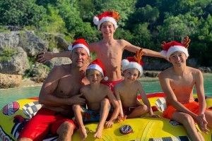 Андрій Шевченко вбрався різдвяним оленем і привітав шанувальників з прийдешніми святами