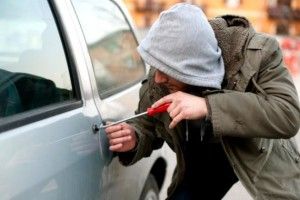 На Волині поліція затримала злодія, який викрав магнітолу з автомобіля
