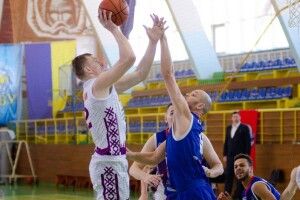 Луцькі баскетболісти знову перемогли Житомир