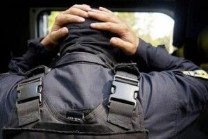 Поліцейські у всеозброєнні затримали автомобіль на Відродження в Луцьку (Відео)