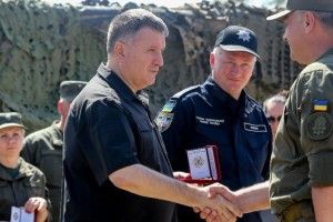 «Найкращим воїнам»: Аваков і Князєв віддали свої квитки на фінал ЛЧ захисникам Станиці Луганської 