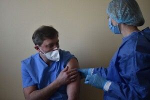У місті на Волині вакцинували педагогів