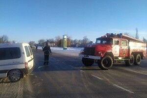 Волинські рятувальники знову витягли авто з кювету