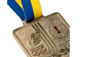 Як вибрати матеріал та дизайн для індивідуальних нагород для спортивних подій