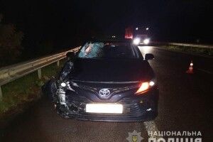 Переходив у невстановленому місці: на Рівненщині авто на смерть збило пішохода