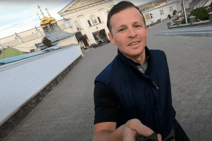 У лаврі, де моляться за Путіна, відмовили у молитві за подорожуючого волинянина (Відео)
