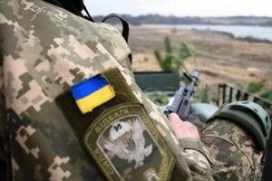 Російські окупанти сьогодні вже двічі відкривали вогонь: один український захисник отримав поранення 