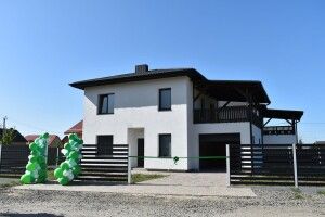 Таргани, щури та сморід: під Луцьком родина перетворила будинок від Президента на сміттєзвалище (Фото) 