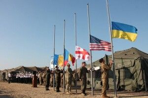 Українські та американські морпіхи спільно «нападали» на уявного ворога та «влаштовували засідки» 