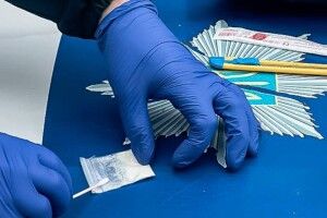 У Луцьку патрульні виявили наркотичні речовини у пішохода-порушника 