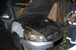 Рівнянину сьогодні вночі підпалили автомобіль