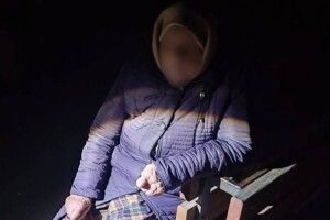 Чекала тролейбуса: вночі у Рівному знайшли 87-річну жінку 