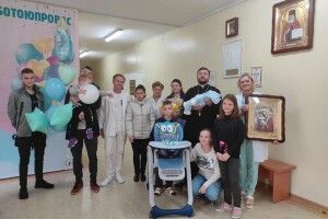 Син відомого протоієрея з Луцька став тисячним малюком у пологовому будинку 