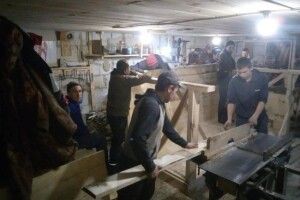 На Волині селяни власними силами змайстрували автобусну зупинку