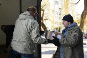 Перша машина гуманітарної допомоги із Франції прибула до Луцька