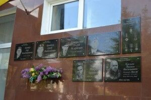  Вони назавжди залишилися на фасадах будинків та шкіл