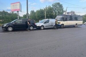 У Луцьку зіштовхнулися три автівки 
