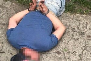 У Рівному злодій намагався порізати собі руки, дружина підтримала