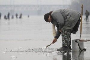 На Полтащині рятувальники зняли з крижини півсотні «пінгвінів»