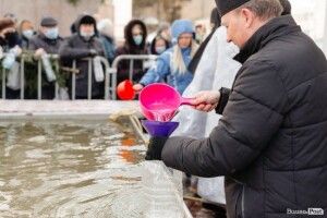 У луцькому соборі почали освячувати воду (Фото) 