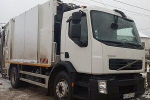 У громаді на Волині купили новий сміттєвоз (Фото)