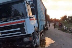 Викрали вантажівку з 30 бочками меду