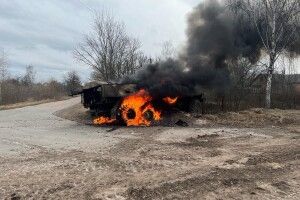 На Чернігівщині підрозділи ЗСУ вщент розтрощили ворога: деморалізовані російські солдати та офіцери покидали техніку і накивали п'ятами (Фото)