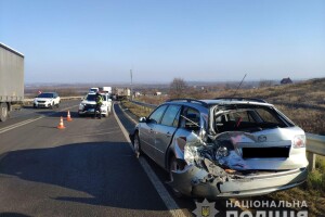 На Рівненщині на одній ділянці дороги сталися дві ДТП: постраждала дитина (Фото)