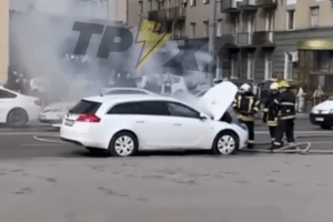 У центрі Луцька на ходу загорілося авто
