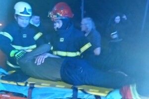 На Волині рятувальникам довелося визволяти з потрощеного авто потерпілого