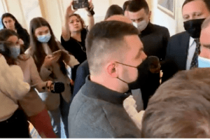 Нардеп з Волині влаштував сутичку з охороною Верховної Ради (Відео)