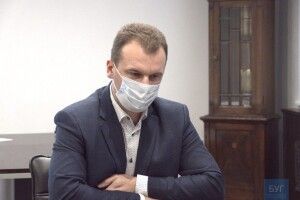 Мер волинського міста відремонтував робочий кабінет за власні гроші (Фото)