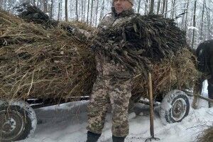 Звірину Цуманської пущі рятують від морозів віниками (Фото)