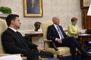  «Байден був розлючений»: ЗМІ розповіли про першу зустріч Зеленського з президентом США